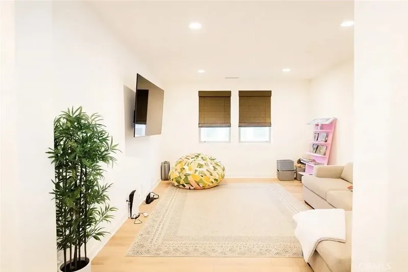 279 Barnes, Irvine, California, United States. - Photo 13