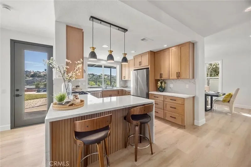 20 Flores, Lake Forest, California, United States. - Photo 16