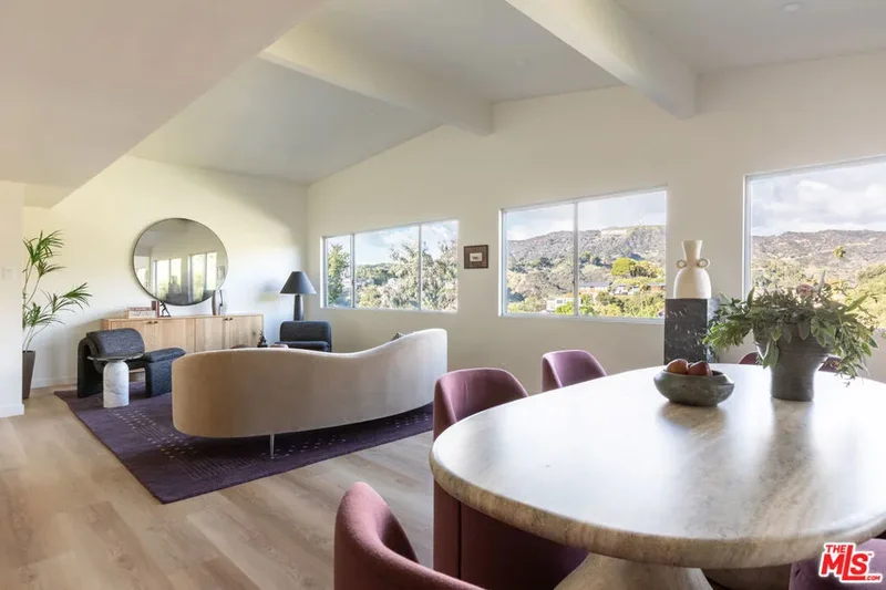 5661 Spreading Oak Drive, Los Angeles, California, United States. - Photo 5