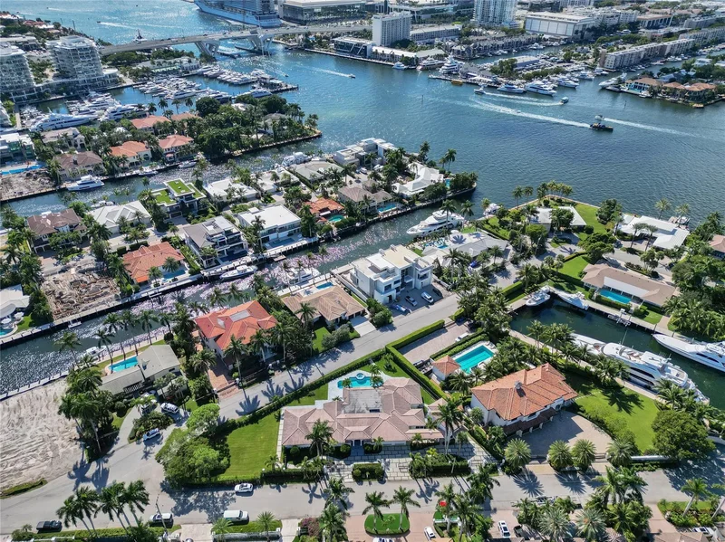 Single Family Residence in Fort Lauderdale