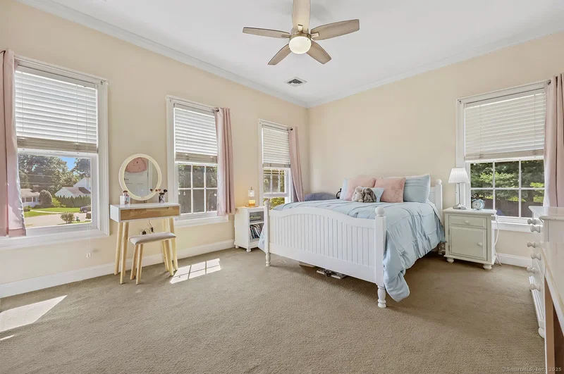 305 South Gate Lane, Fairfield, CT, 06890, USA, Fairfield, Connecticut, United States. - Photo 12