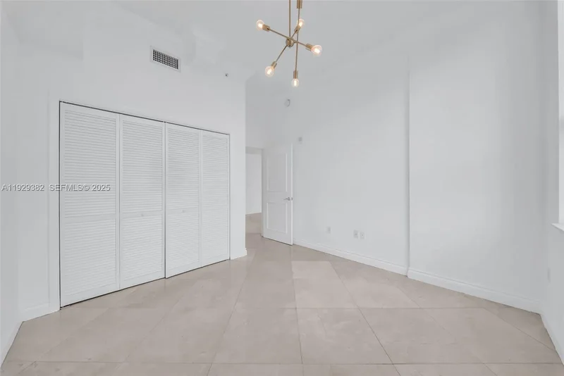 31 SE 5th St, Miami, Florida, United States. - Photo 31