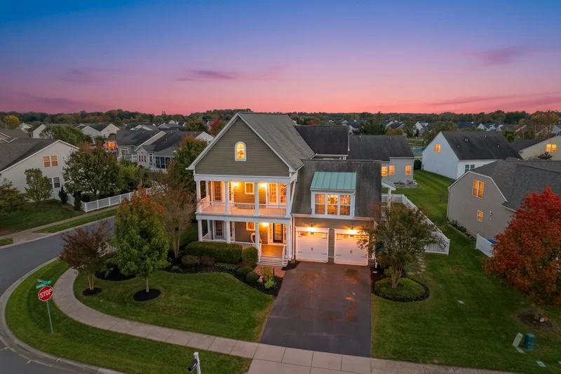 Coastal Home In Vincent Overlook