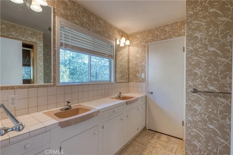25 Buena Vista Avenue, San Luis Obispo, California, United States. - Photo 32