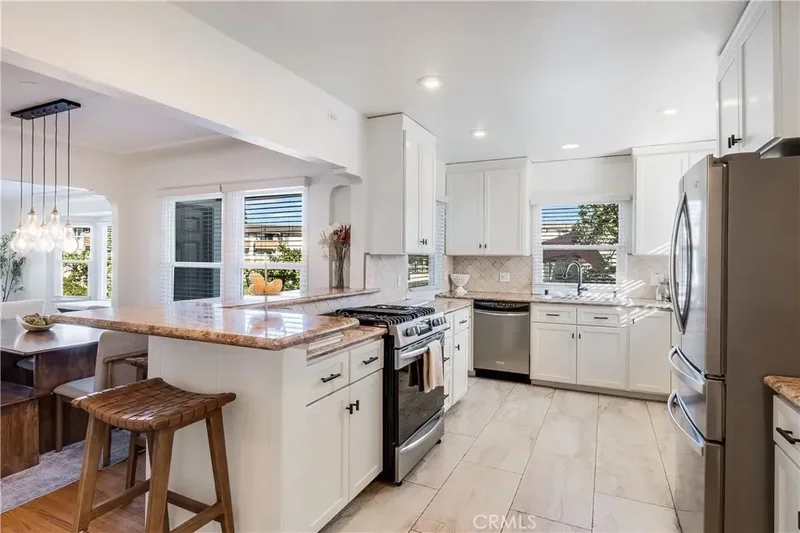 735 Ultimo, Signal Hill, California, United States. - Photo 23
