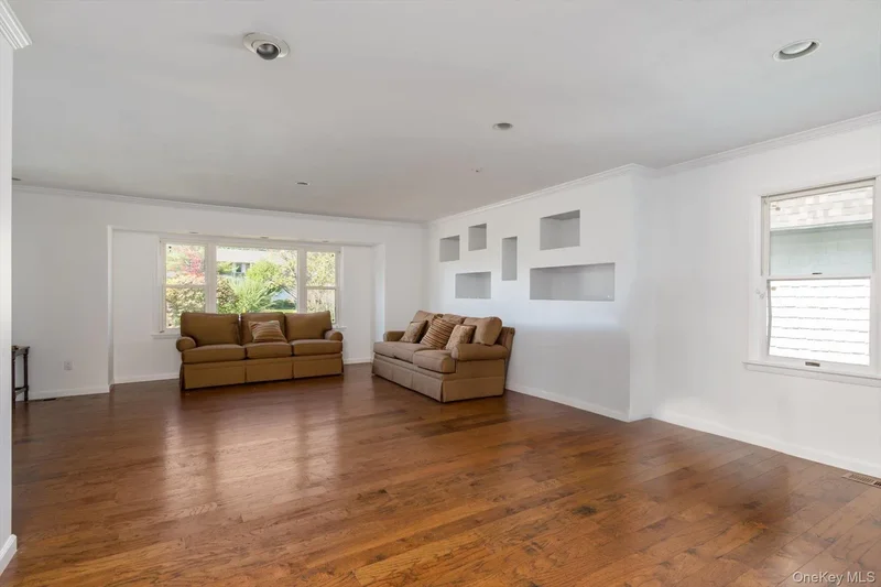 27 Bridle Path, Roslyn, NY 11576, Roslyn, New York, United States. - Photo 23