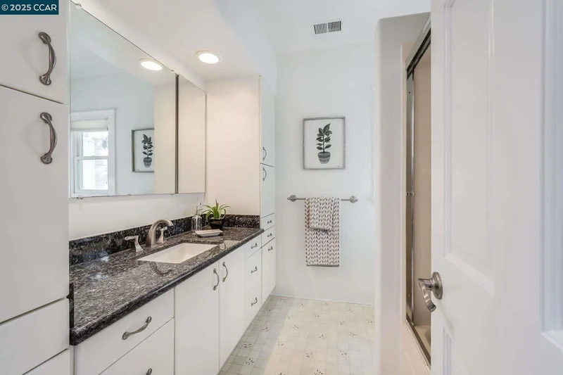 33 Altamount Drive, Orinda, California, United States. - Photo 26