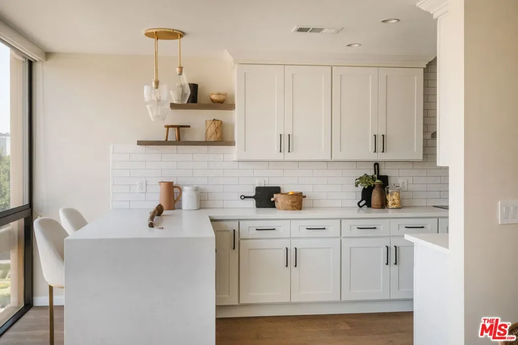 318 N Maple Drive 408, Beverly Hills, California, United States. - Photo 5