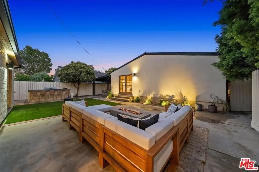 14537 Hesby Street, Los Angeles, California, United States. - Photo 14