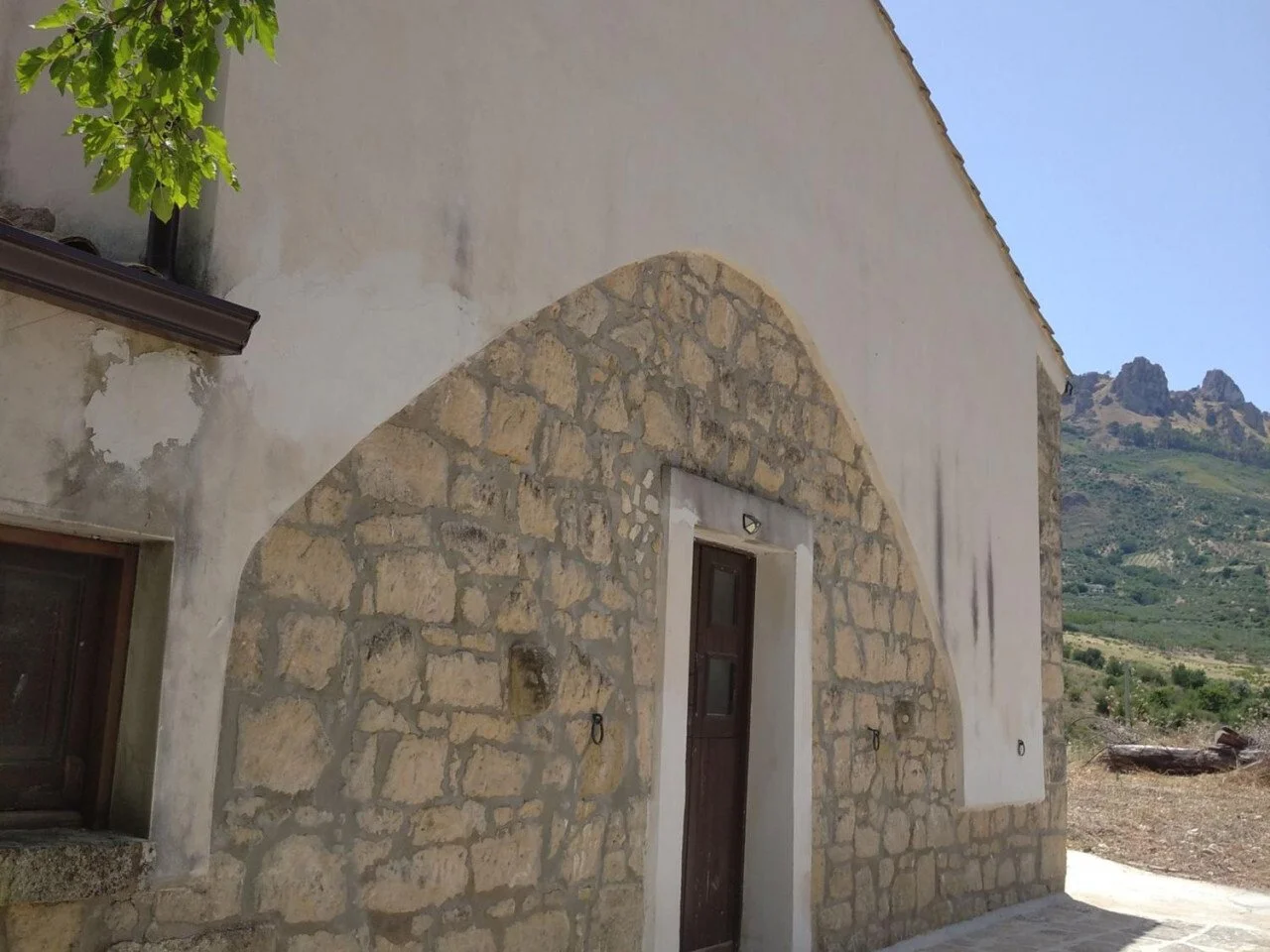 Exterior photo 4