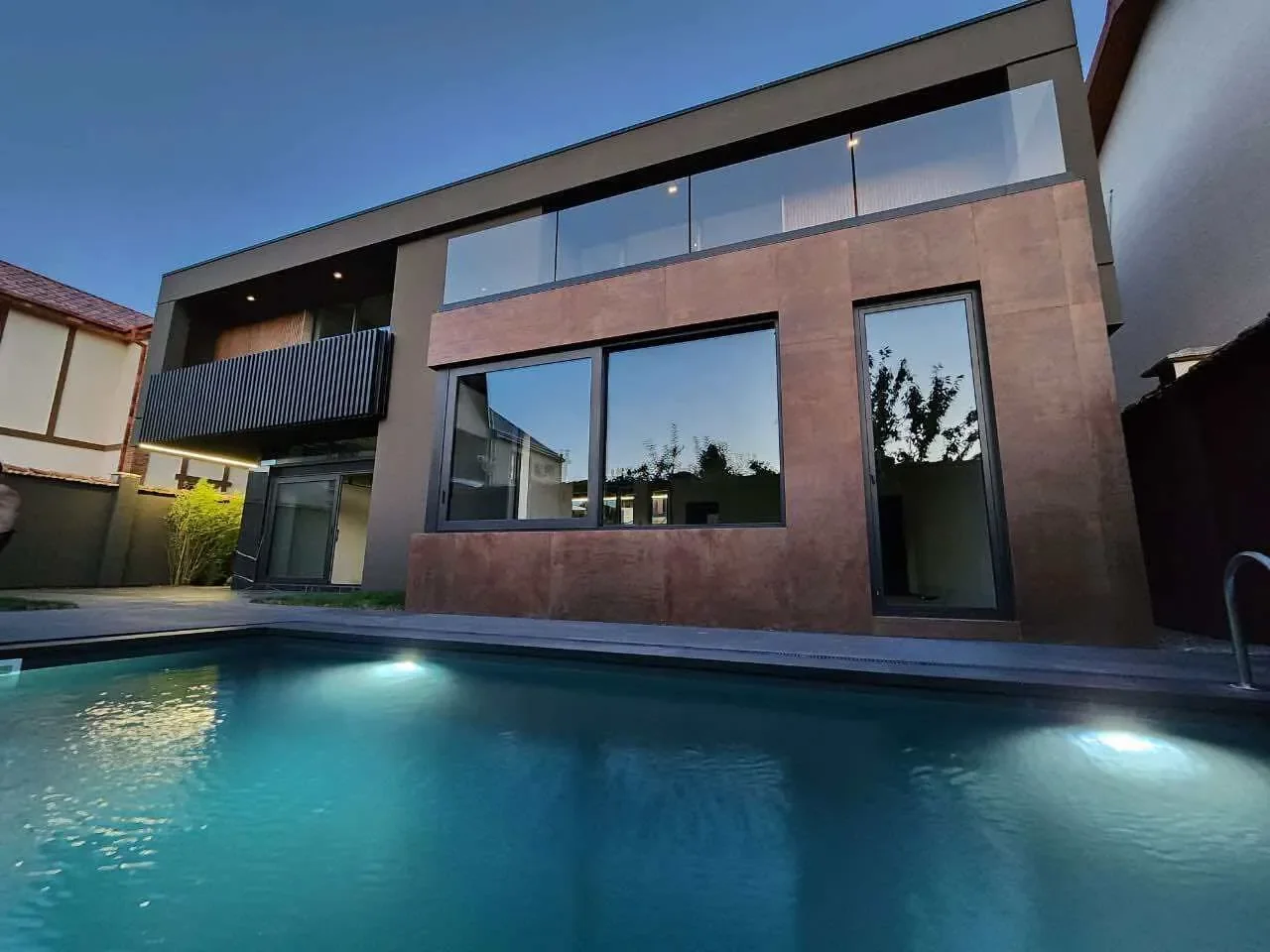 Exterior photo 7