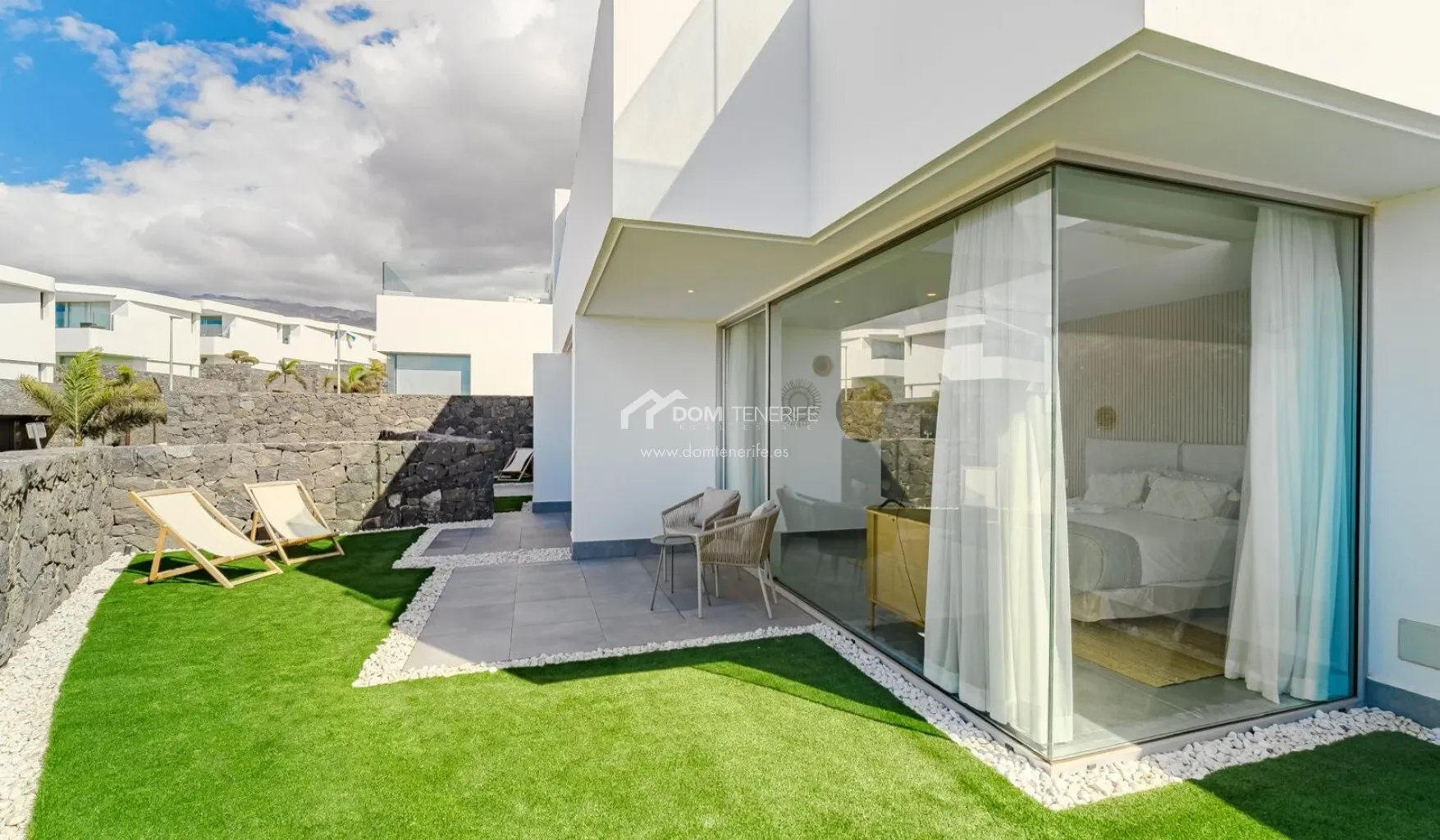 Exterior photo 4
