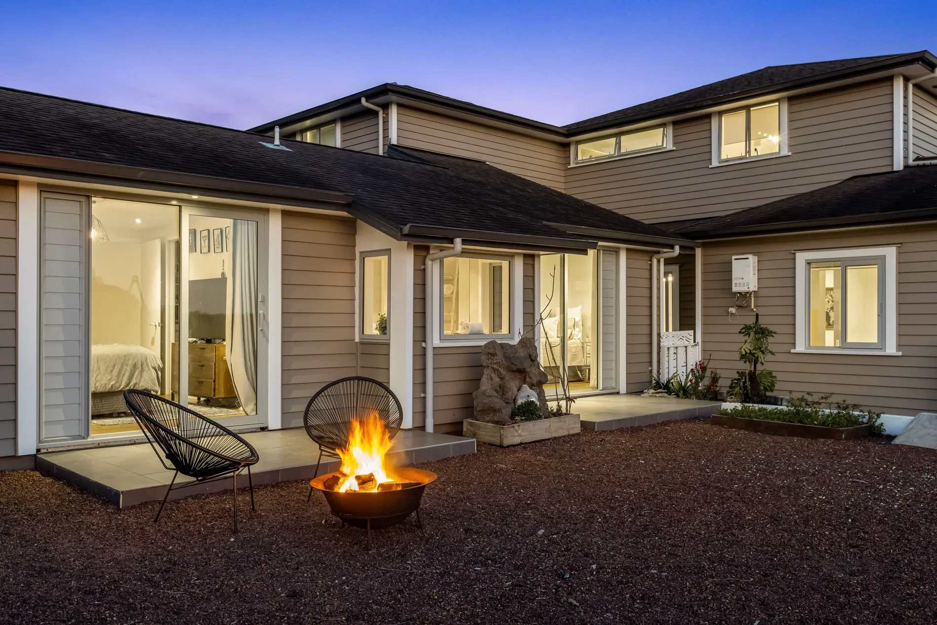 Exterior photo 8