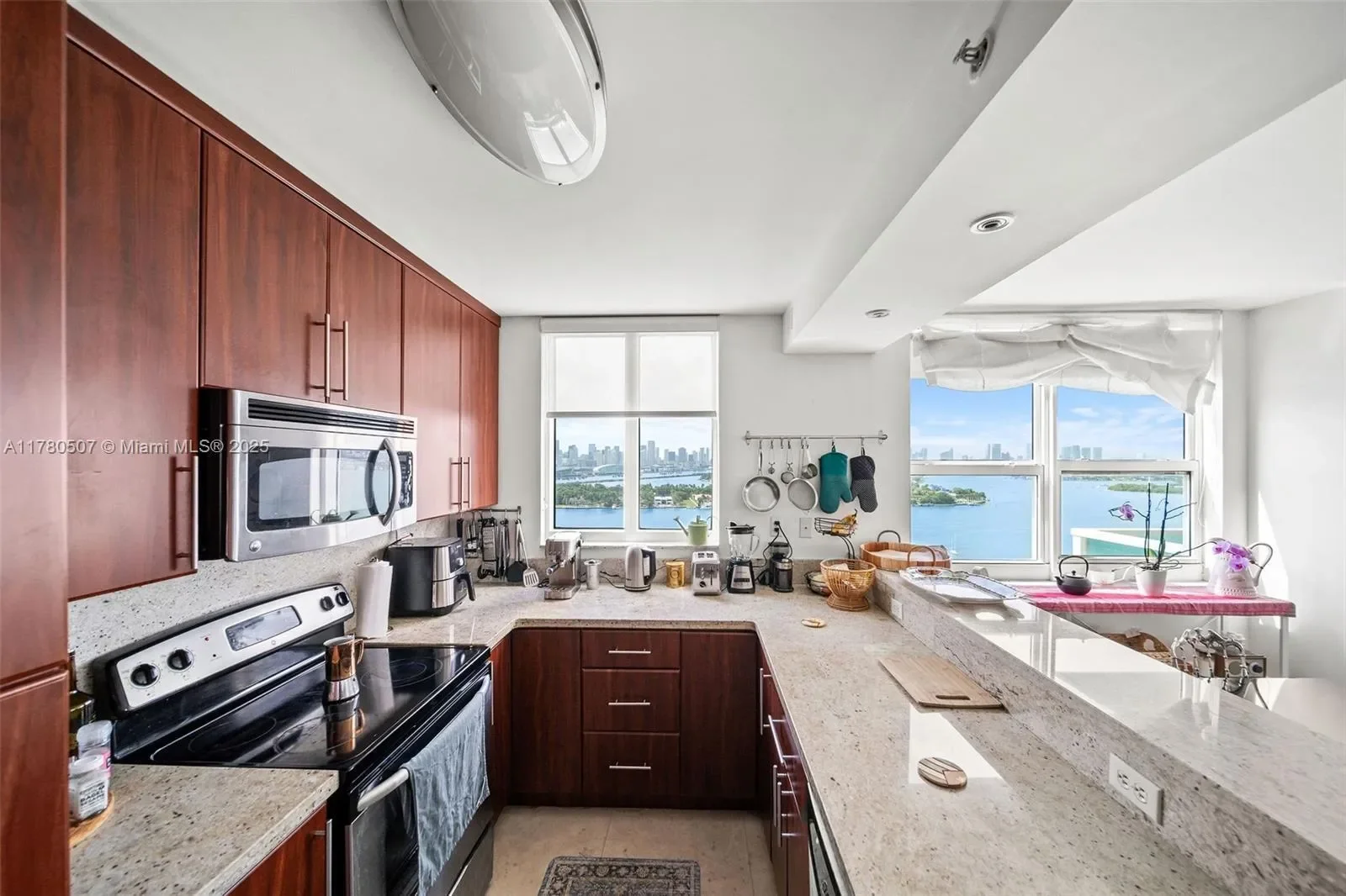 650 West Ave 2511, Miami Beach, Florida, United States. - Photo 2