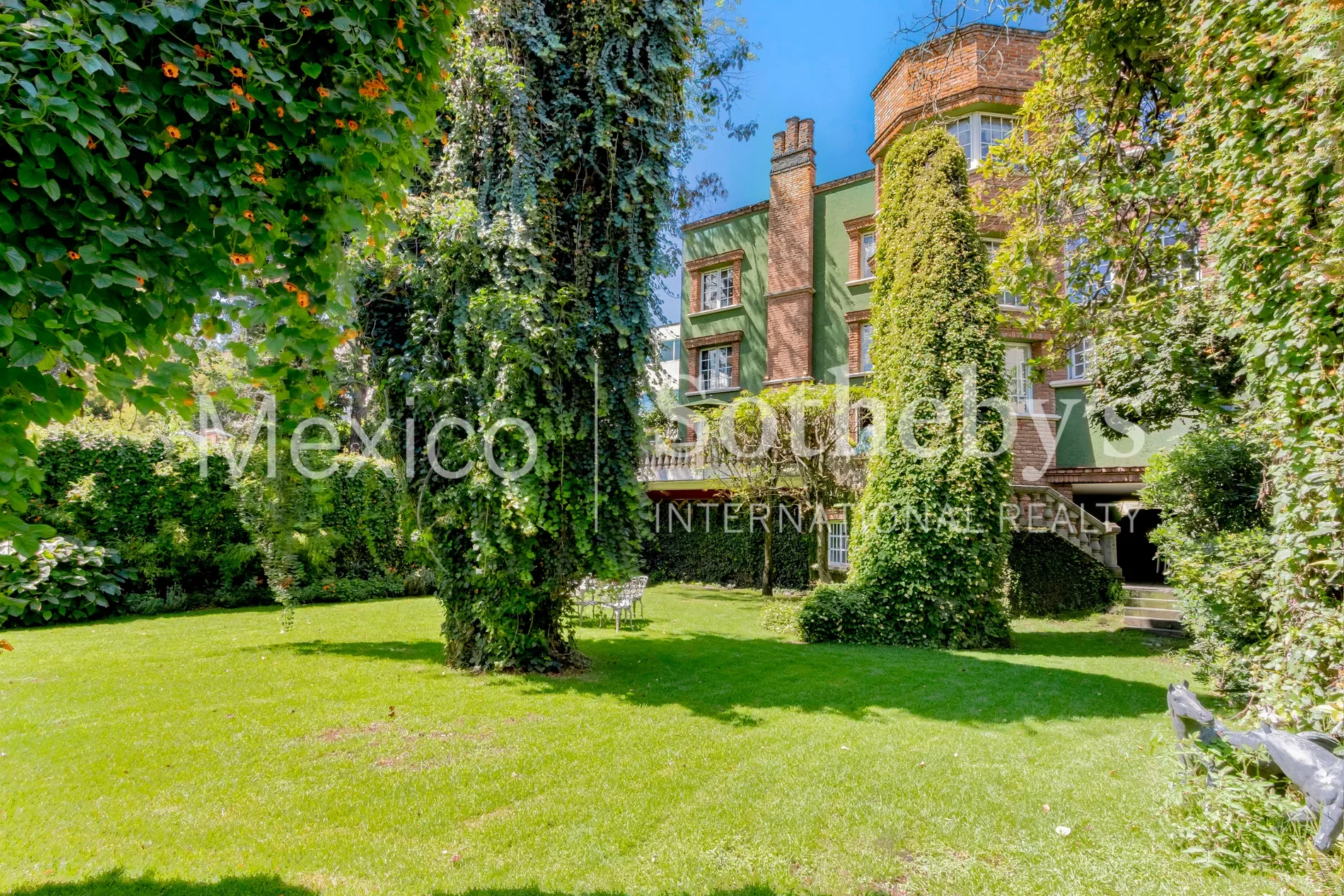 Exterior photo 4