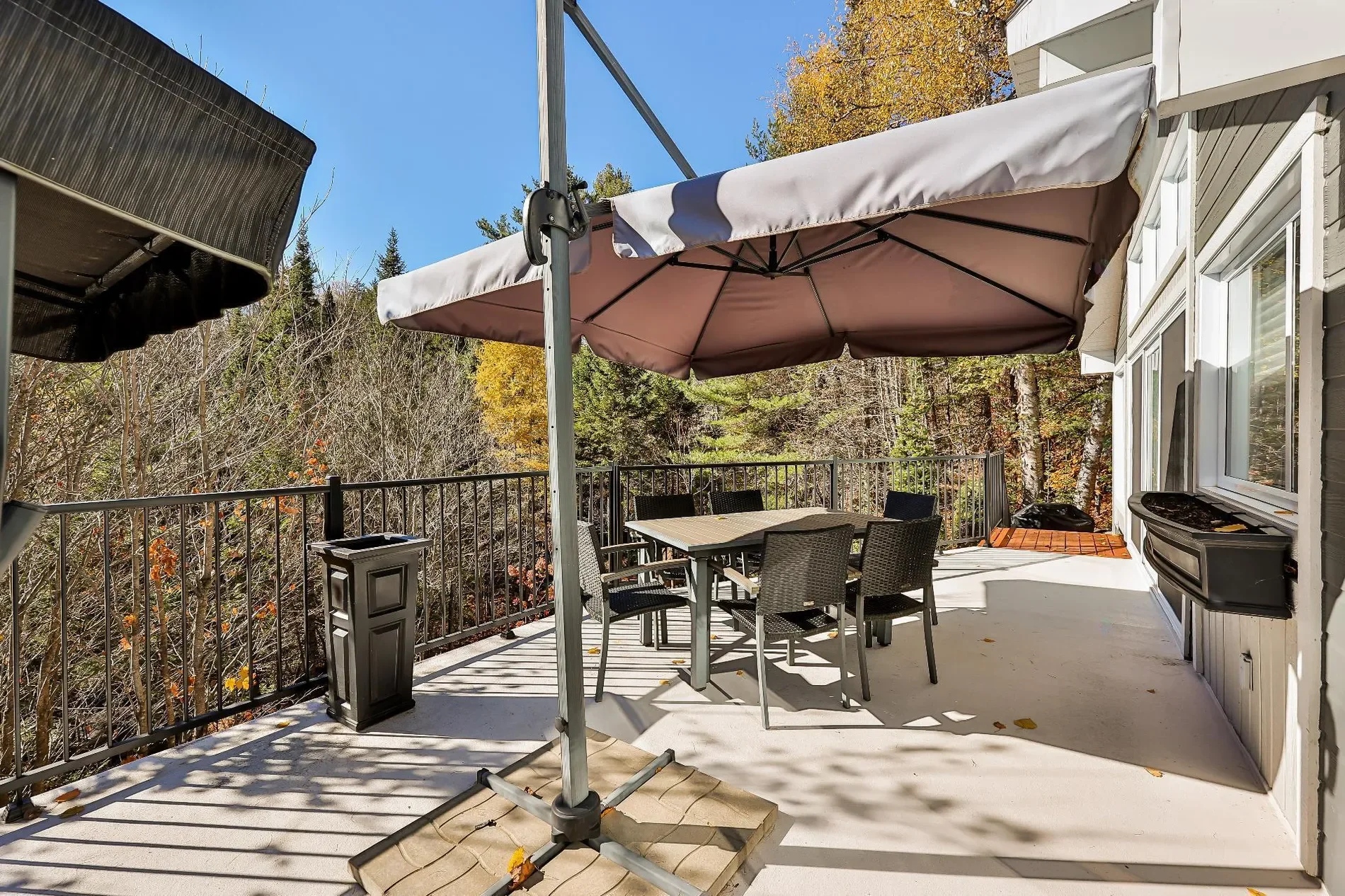 Exterior photo 7