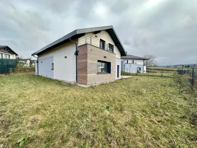 Exterior photo 4