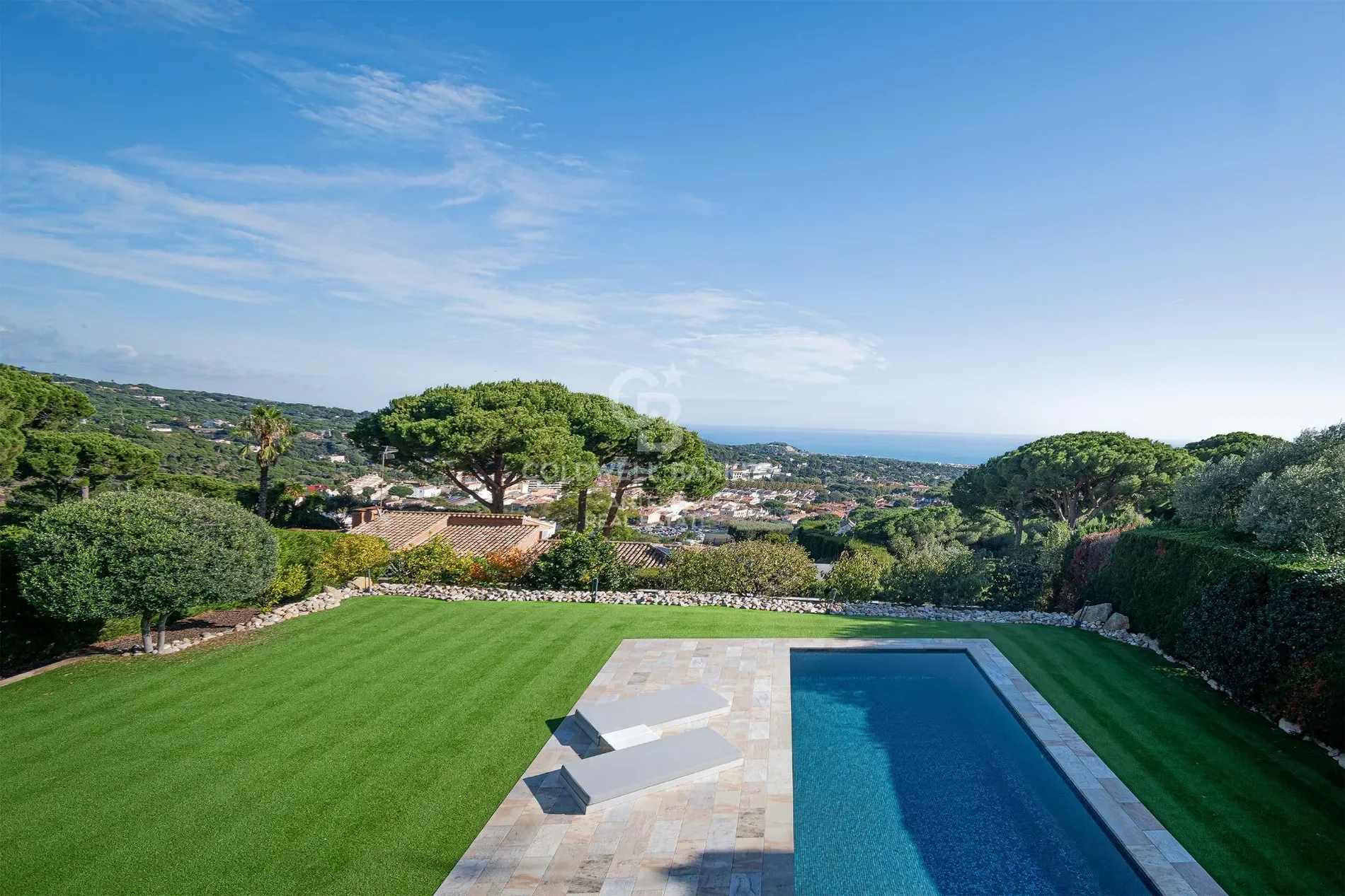 Exterior photo 6