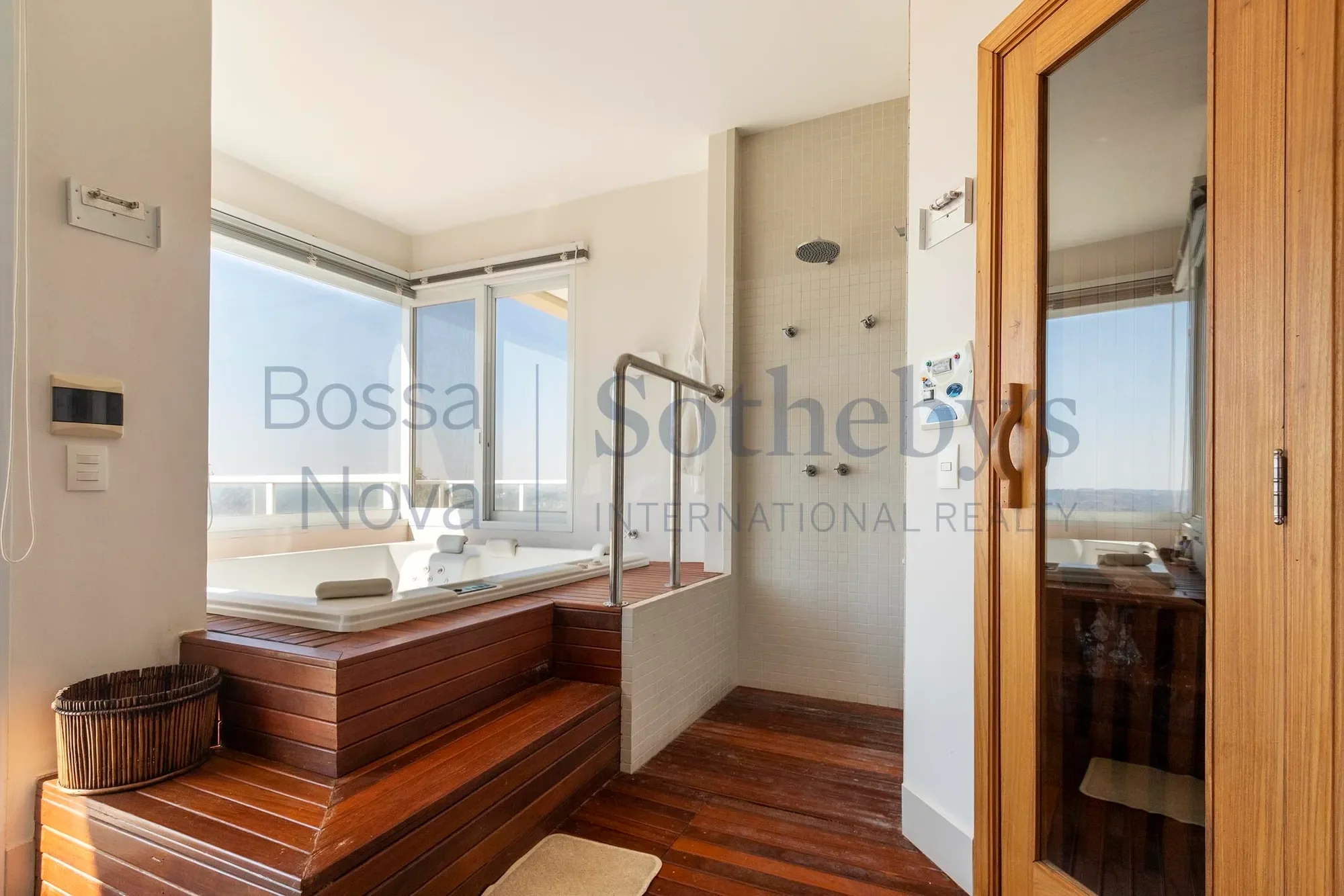 Gallery photo 4