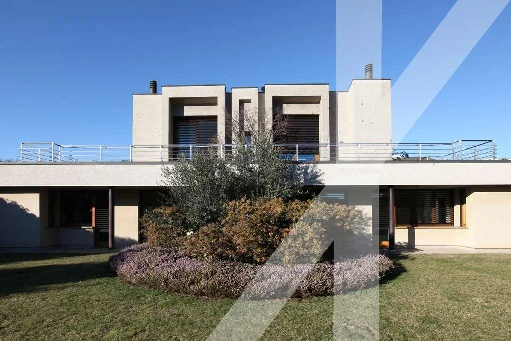 Exterior photo 11
