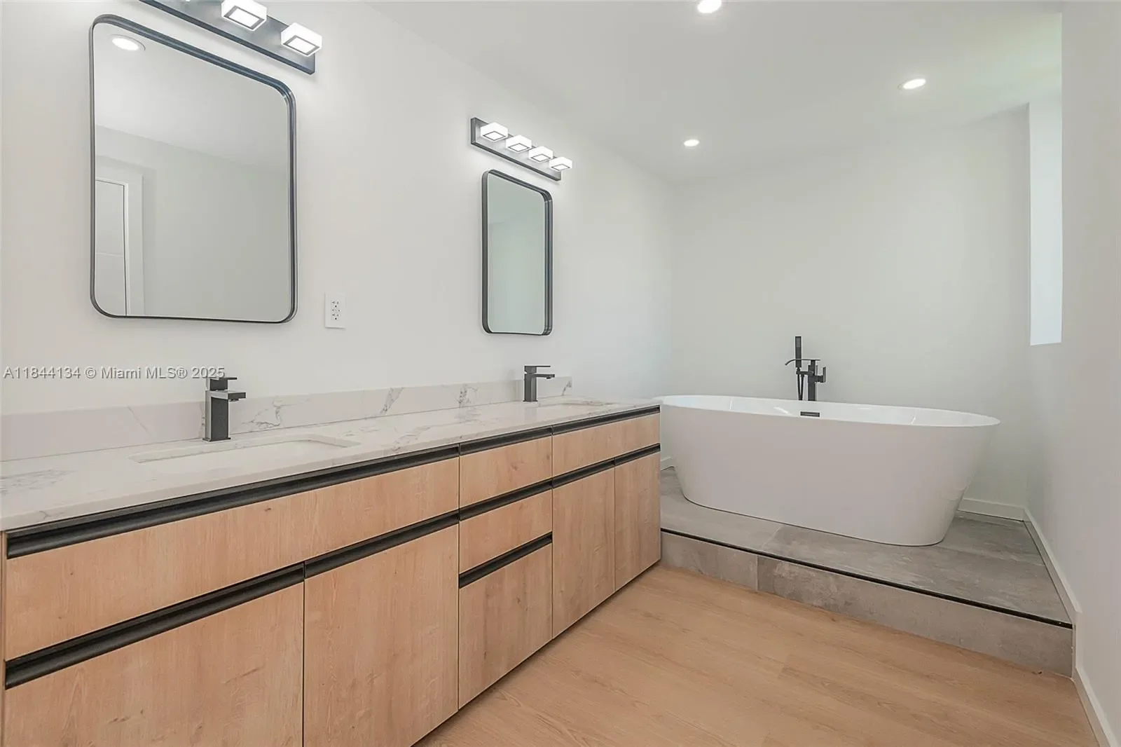 1975 Calais Dr 1, Miami Beach, Florida, United States. - Photo 4