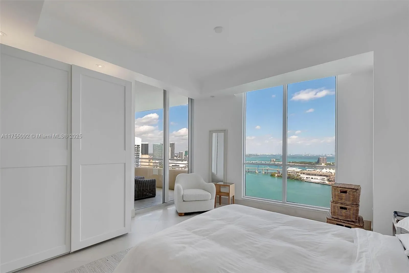 848 Brickell Key Dr 4002, Miami, Florida, United States. - Photo 9