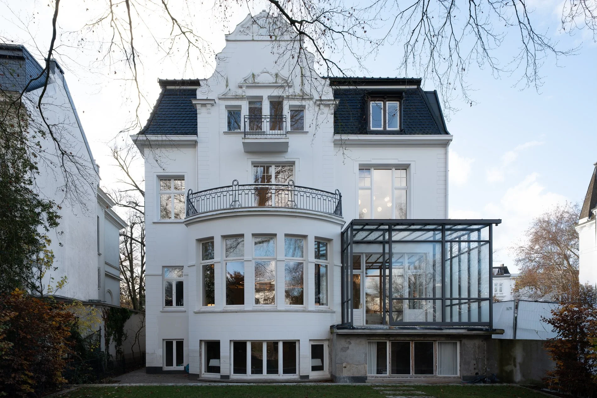 Exterior photo 4