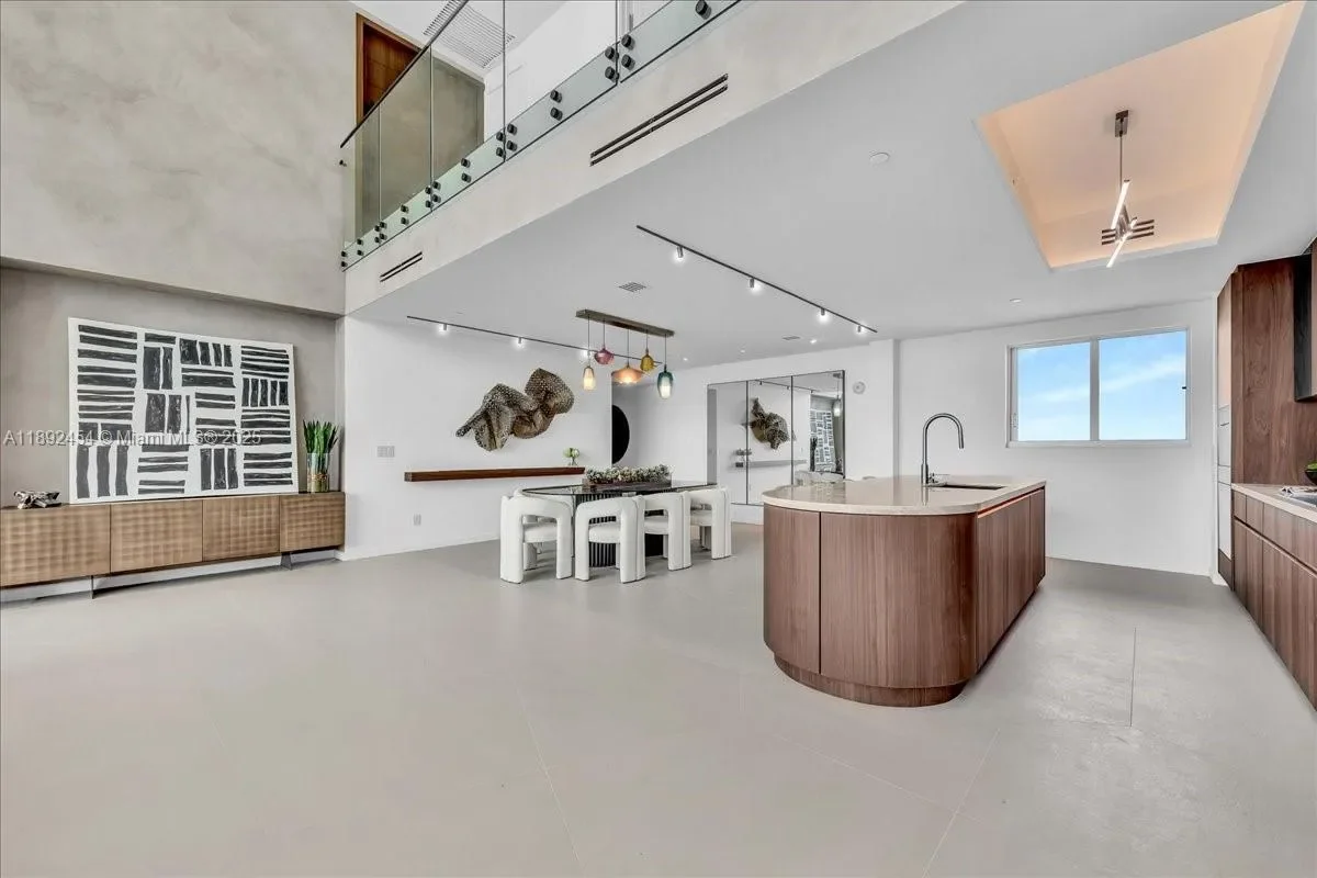 888 Biscayne Blvd #PH 5704, Miami, FL 33132, Miami, Florida, United States. - Photo 45