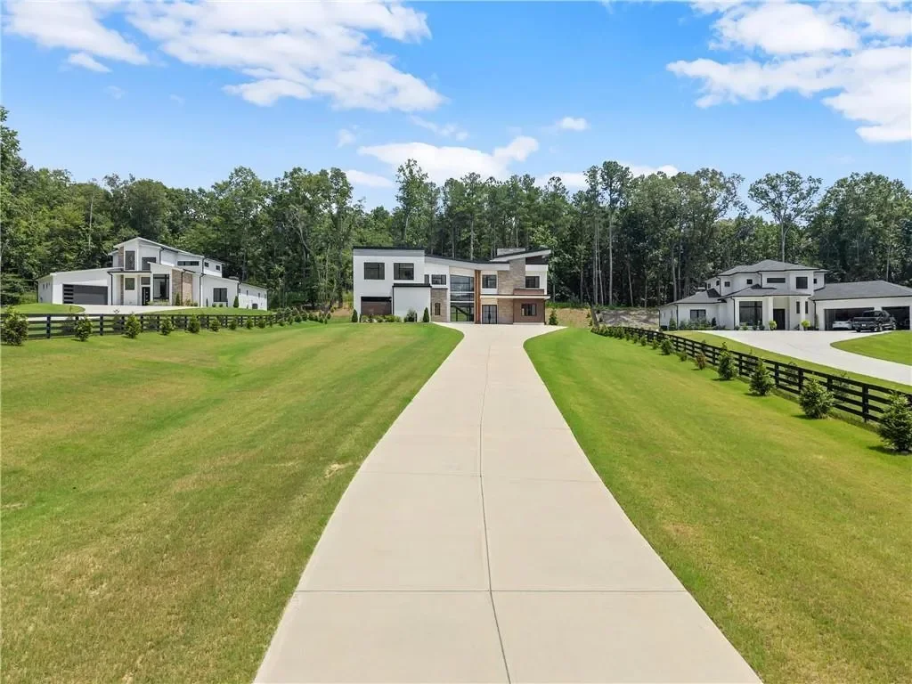 Single Family Residence in Hoschton