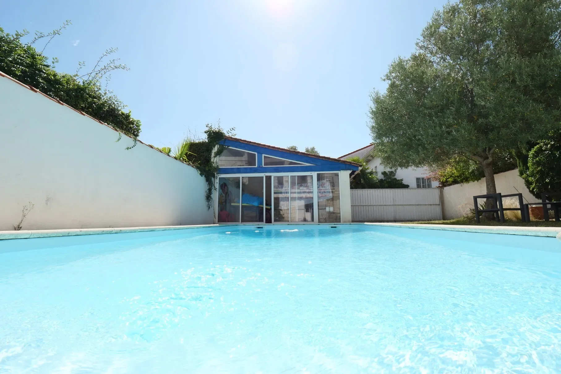 Exterior photo 7