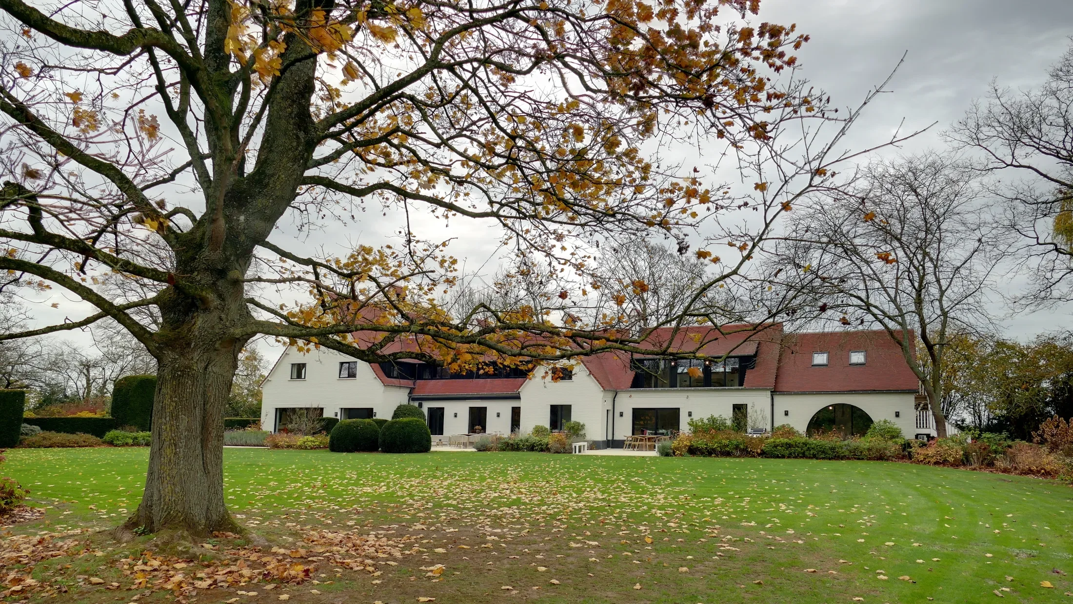 Exterior photo 8