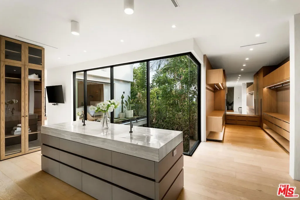 839 N Genesee Avenue, Los Angeles, California, United States. - Photo 18