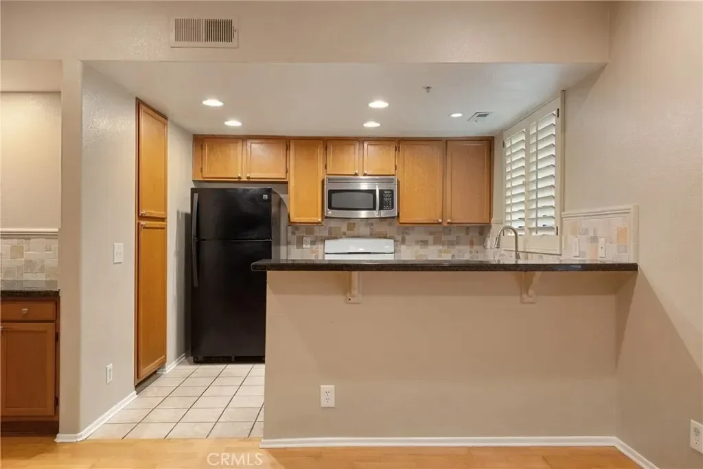 482 S Madison Avenue 1, Altadena, California, United States. - Photo 15