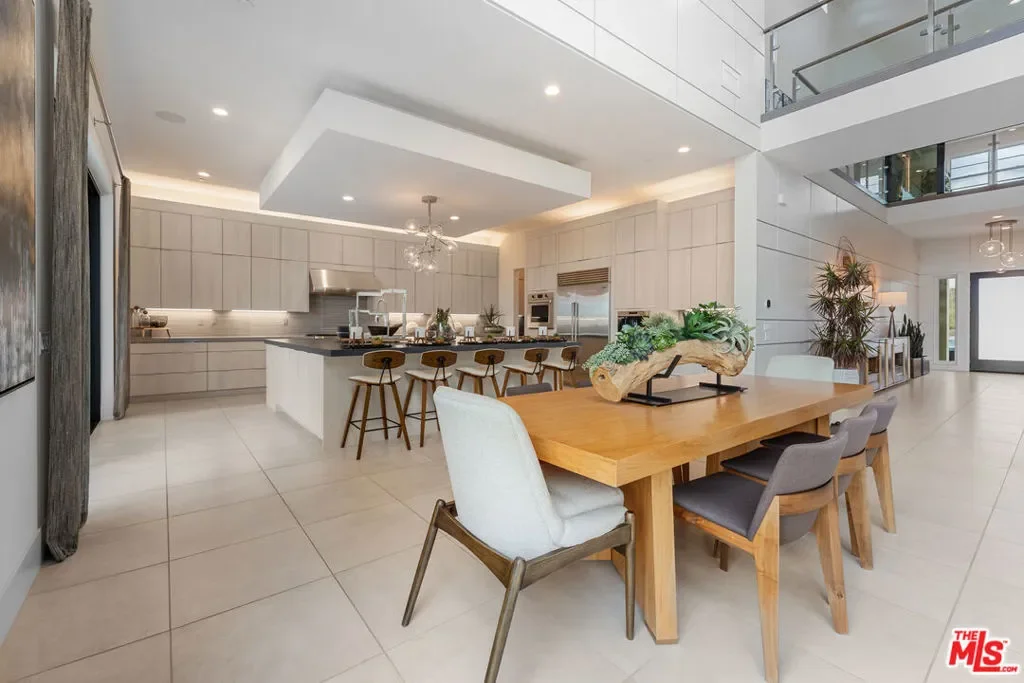 20378 W Marlow Lane, Los Angeles, California, United States. - Photo 2