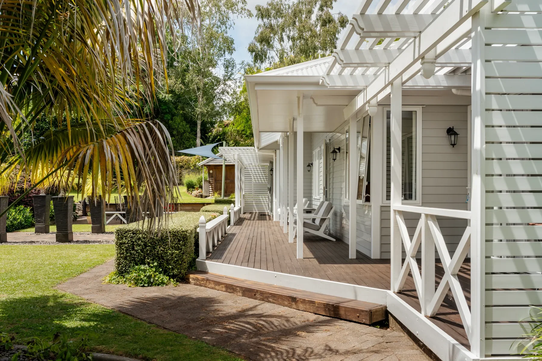 Exterior photo 5