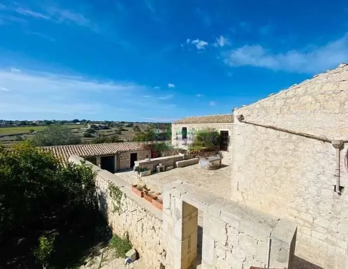 Beautiful Countryside Farmhouse with Land in Modica, Sicily