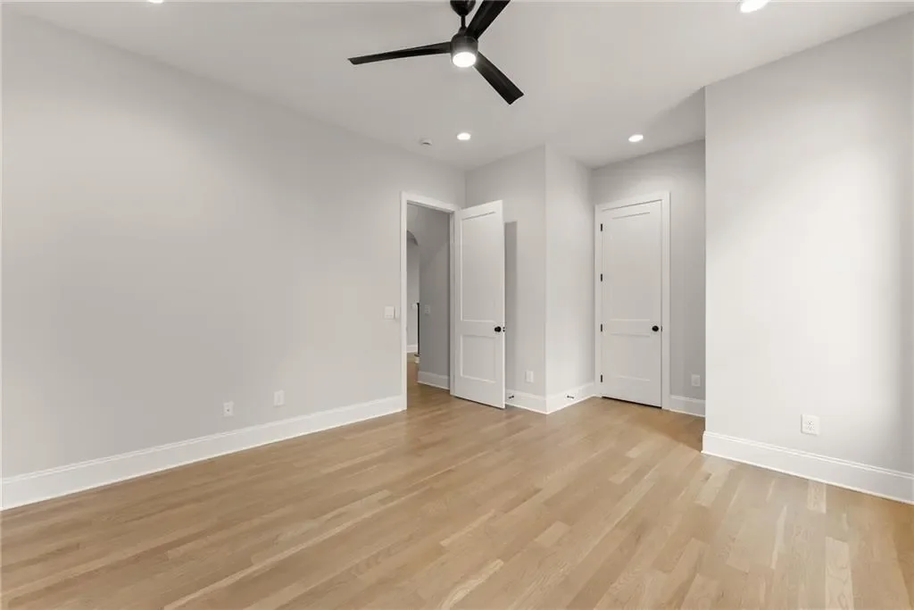 Single Family Residence in Flowery Branch