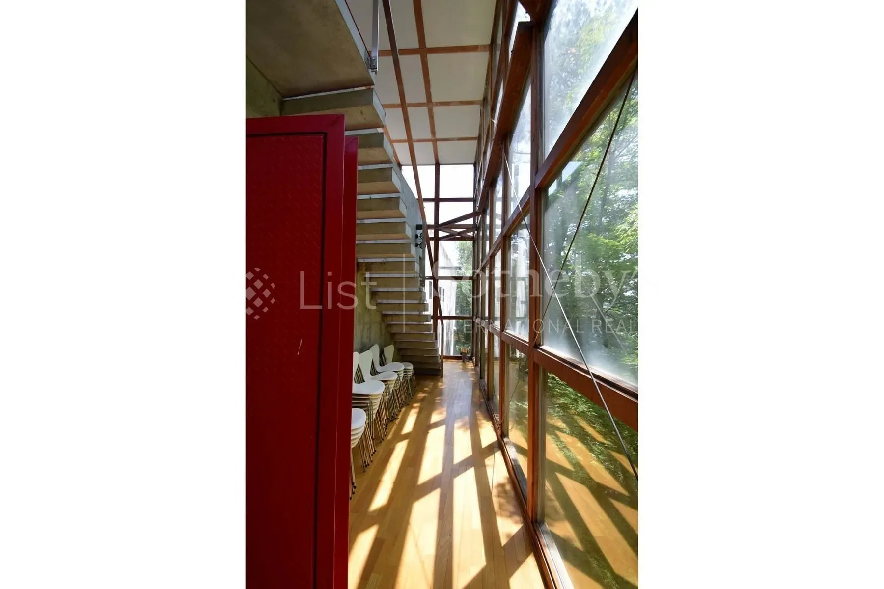 Exterior photo 4