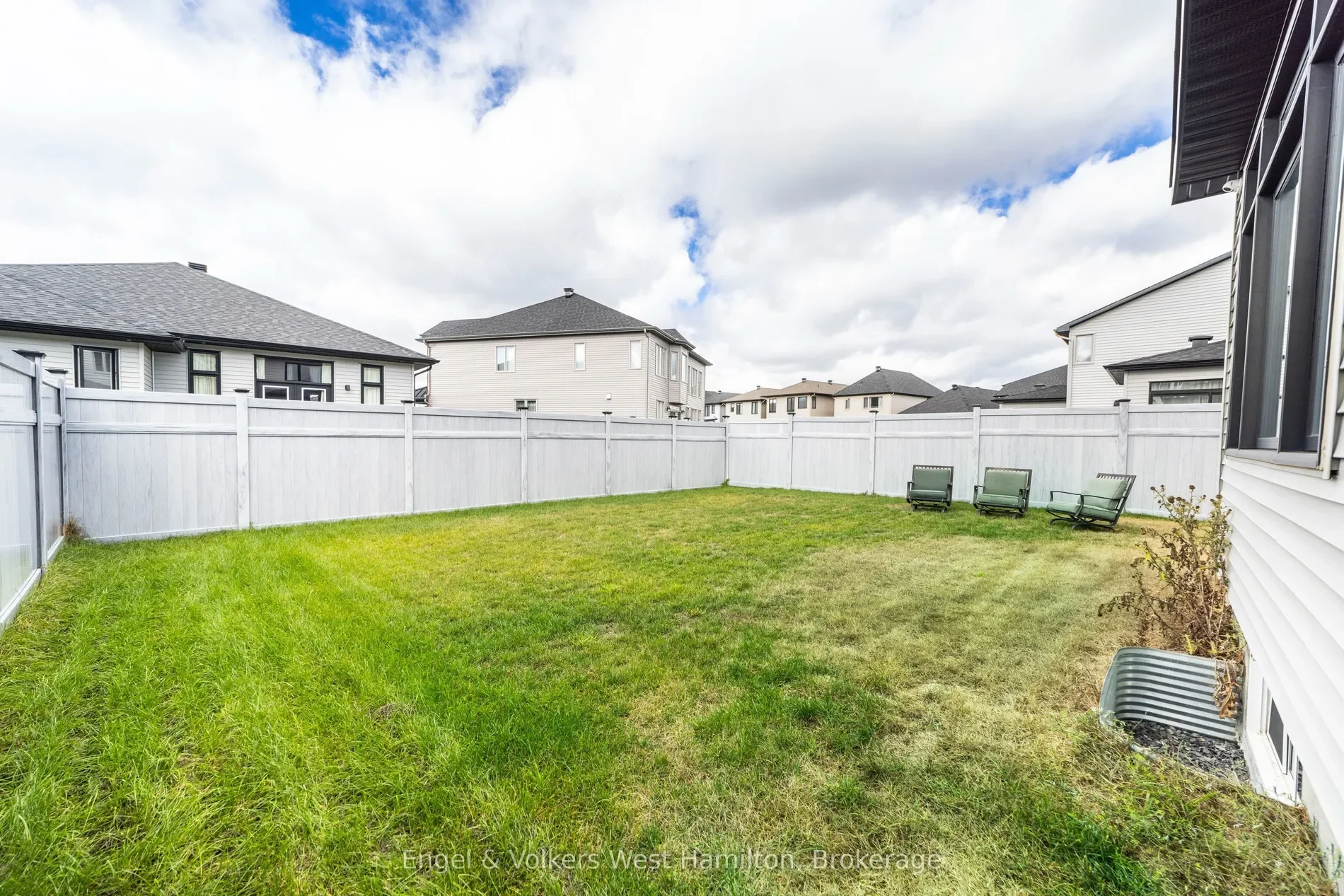 374 Big Dipper Street, Ottawa, Ontario, Canada. - Photo 3