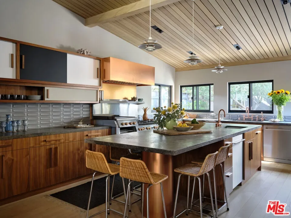 6738 Wildlife Road, Malibu, California, United States. - Photo 3