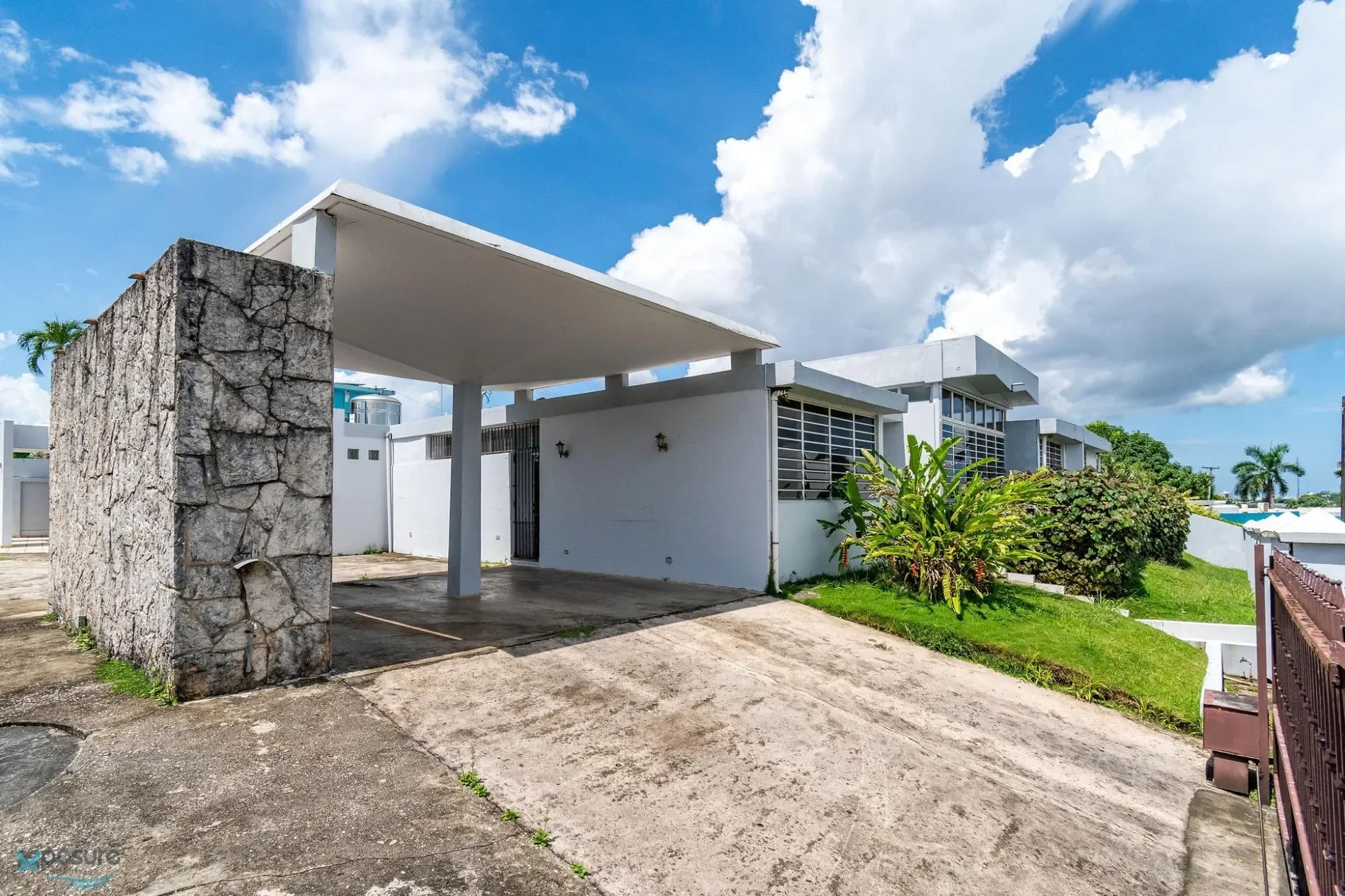 Exterior photo 8