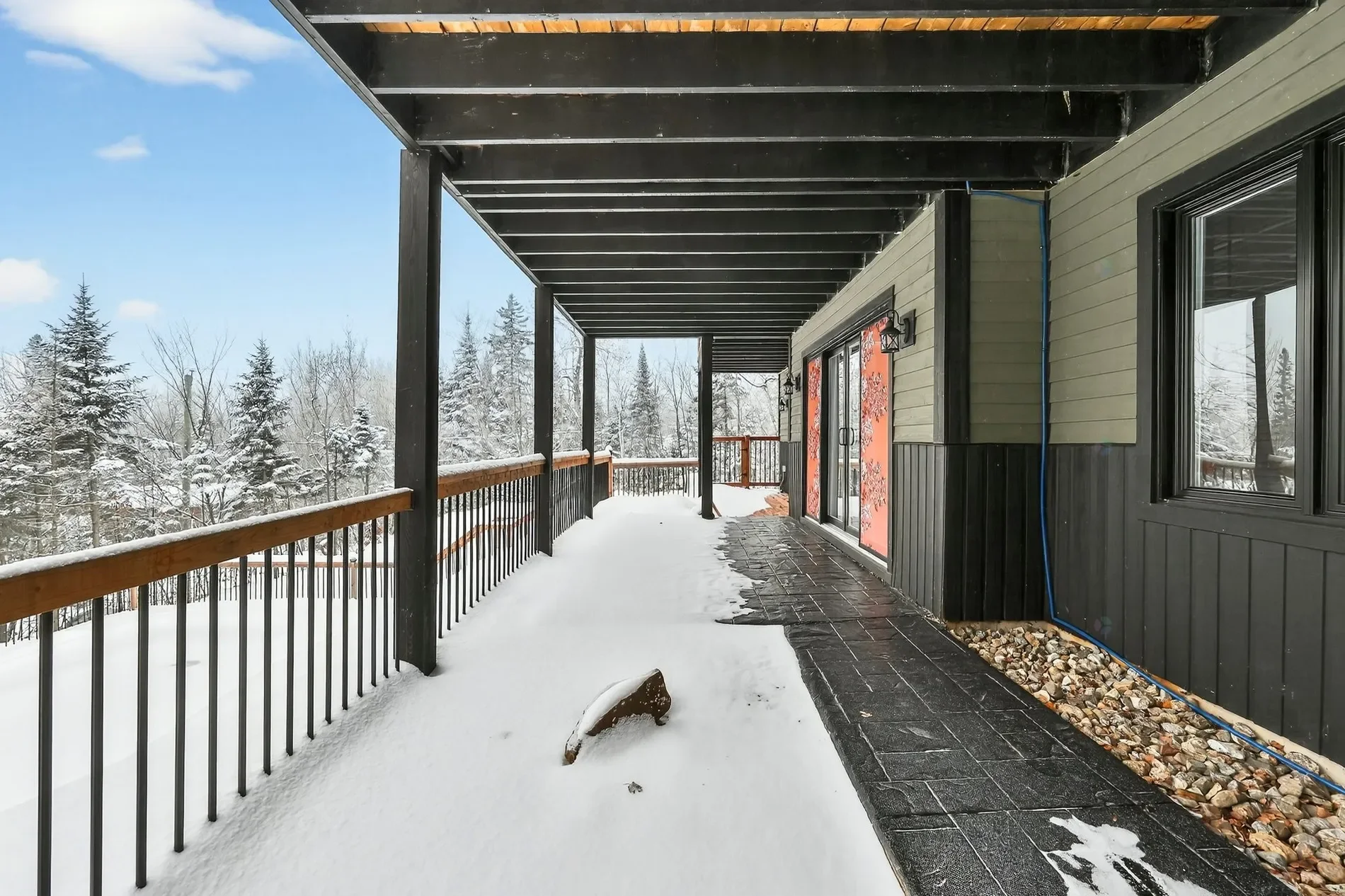 Exterior photo 4