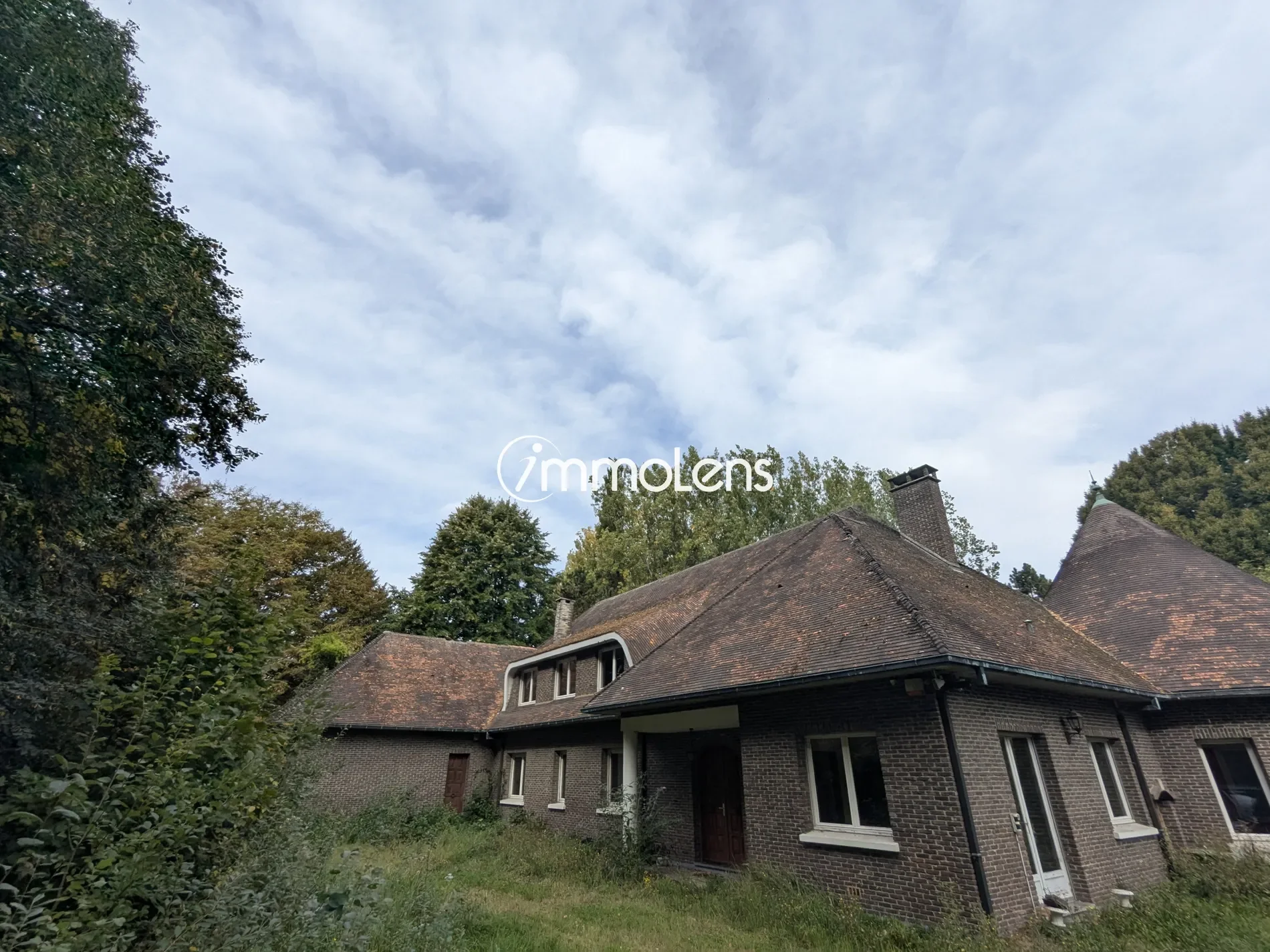 Exterior photo 2