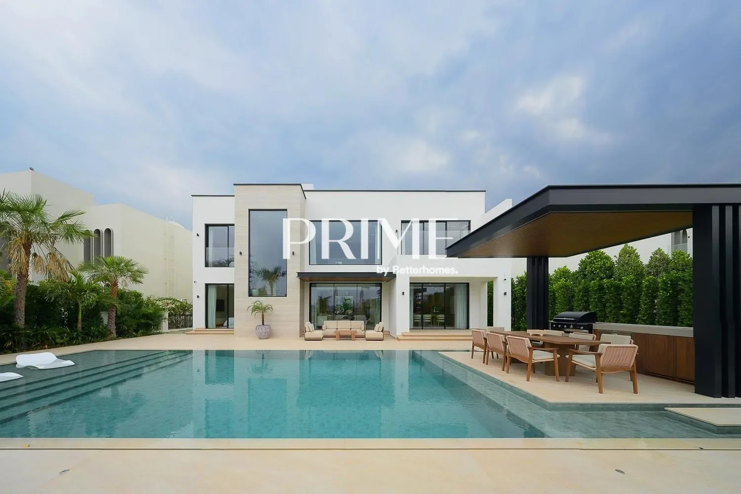 Exterior photo 2