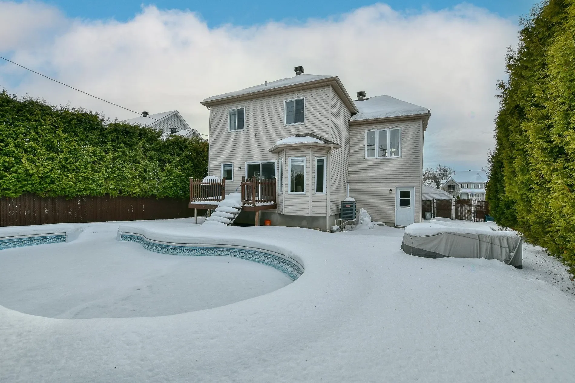 Exterior photo 6