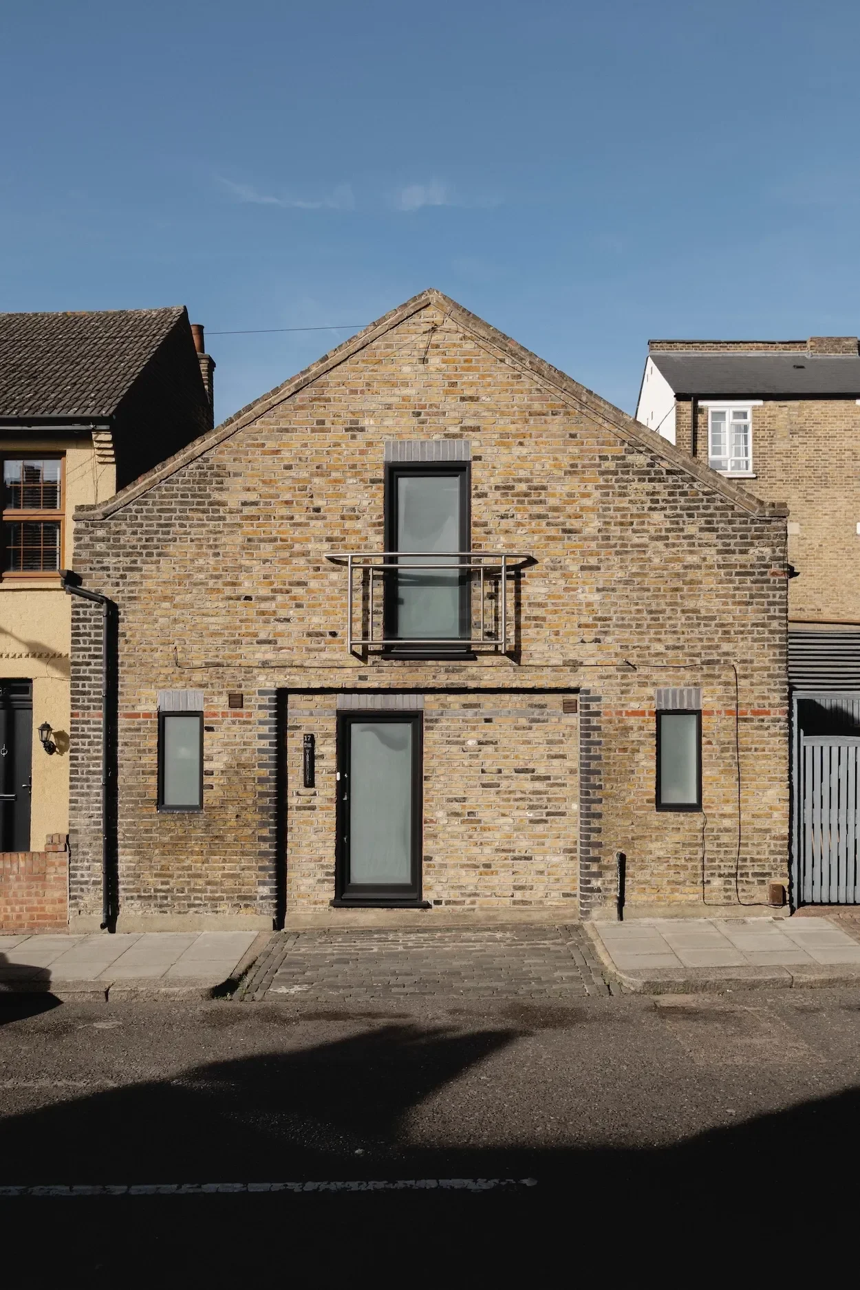 Exterior photo 2