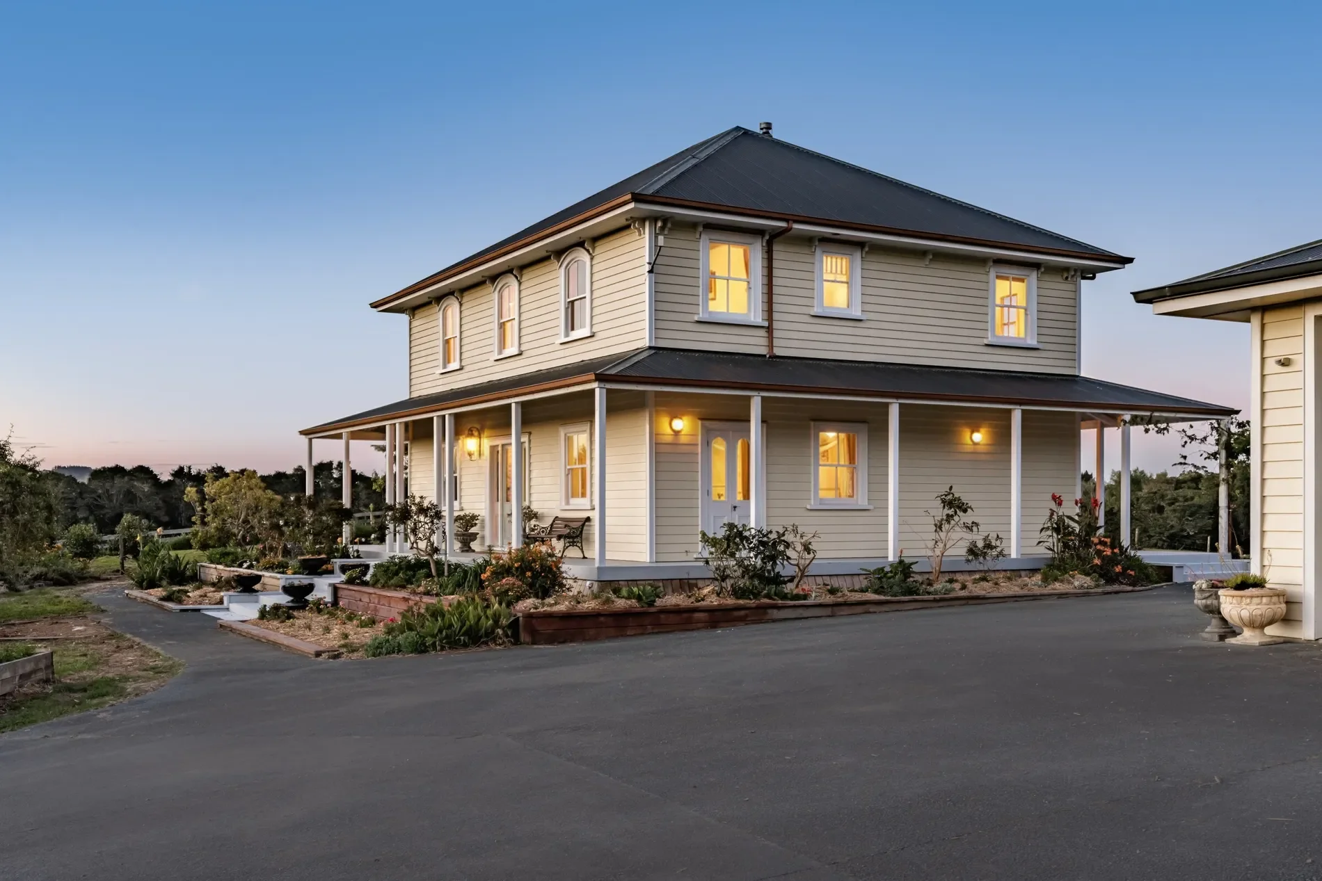 Exterior photo 2