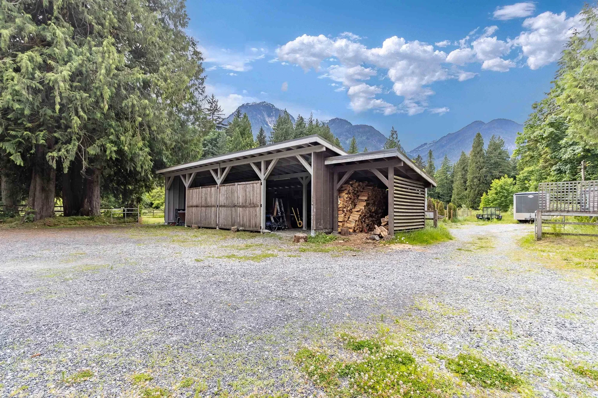 14848 Squamish Valley Road, Upper Squamish, British Columbia, Canada. - Photo 13