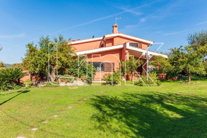 PANORAMIC VILLA IMMERSED IN THE GREEN 19 KM VIA FLAMINIA