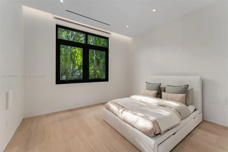 661 Melaleuca Ln, Miami, Florida, United States. - Photo 46